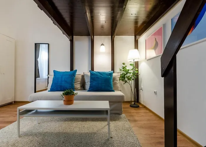 Quiet Cozy In Party Street E1