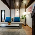 Quiet Cozy In Party Street E1