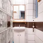 Quiet Cozy In Party Street E1 Apartament *