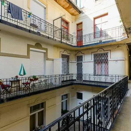 Apartment Quiet Cozy In Party Street E1 Budapest
