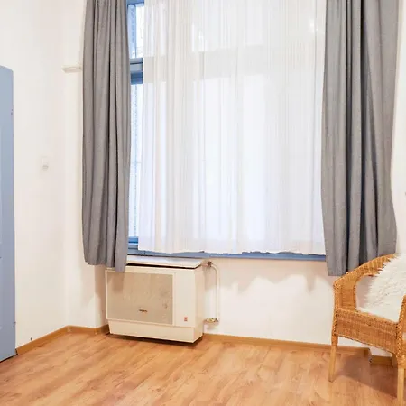 Quiet Cozy In Party Street E1 Apartment Budapest
