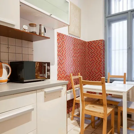 Апартаменты Quiet Cozy In Party Street E1 Будапешт