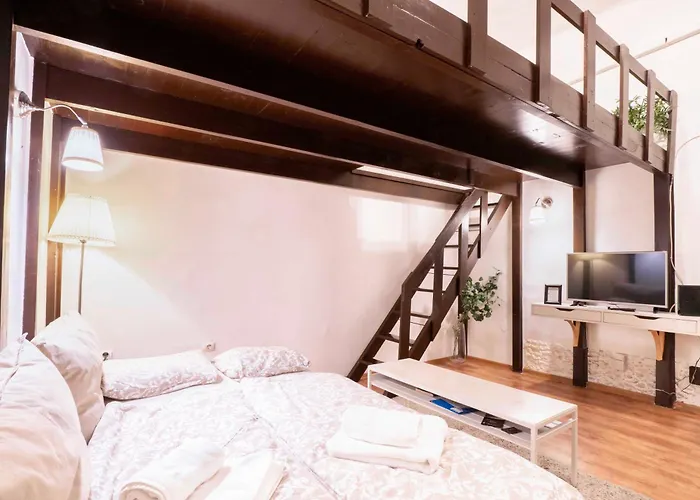 Quiet Cozy In Party Street E1 *