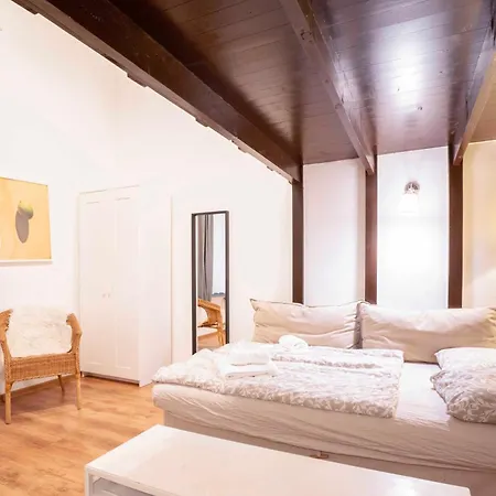 Quiet Cozy In Party Street E1 Apartamento